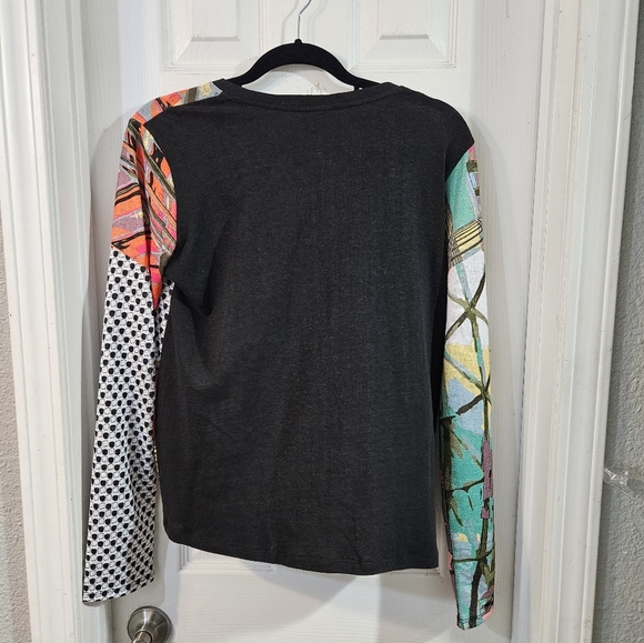 Volt Design Colorful Art Blouse - Picture 7 of 7